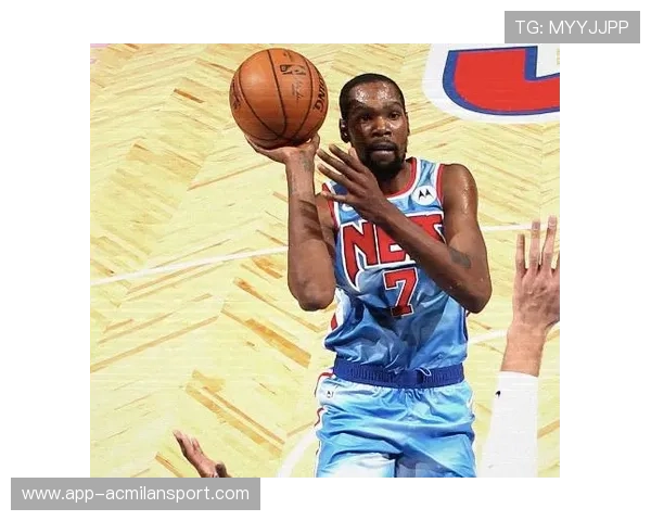 杜兰特转身上篮得手，篮网在第四节发力