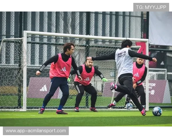 巴萨法蒂快速插上后点补射洞穿对手防线：速度与精准编织的致胜瞬间