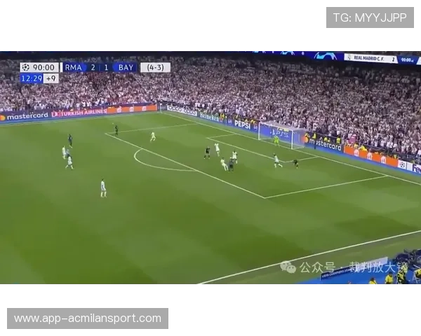 拜仁德里赫特角球头槌锁定胜局，成为足球场上的新传奇