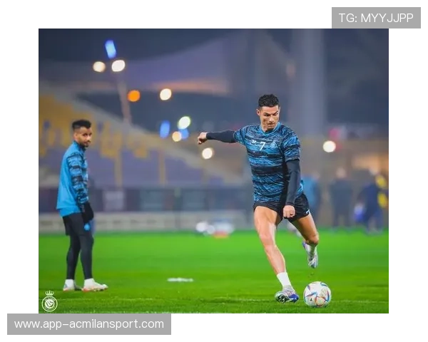 C罗恢复训练首秀视频流出,体能惊艳团队医生 C罗恢复训练首秀视频流出,体能惊艳团队医生